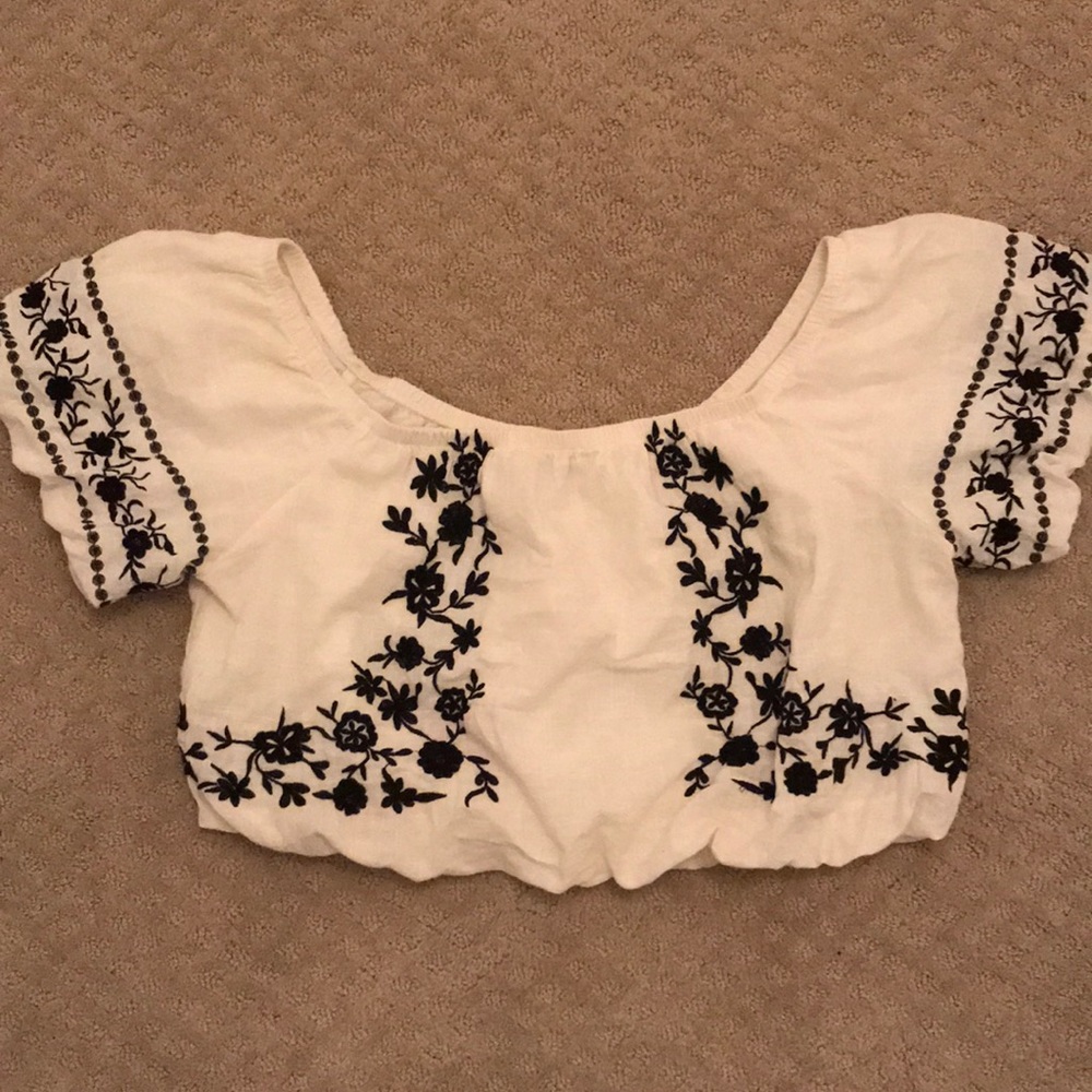 - American eagle crop top !!